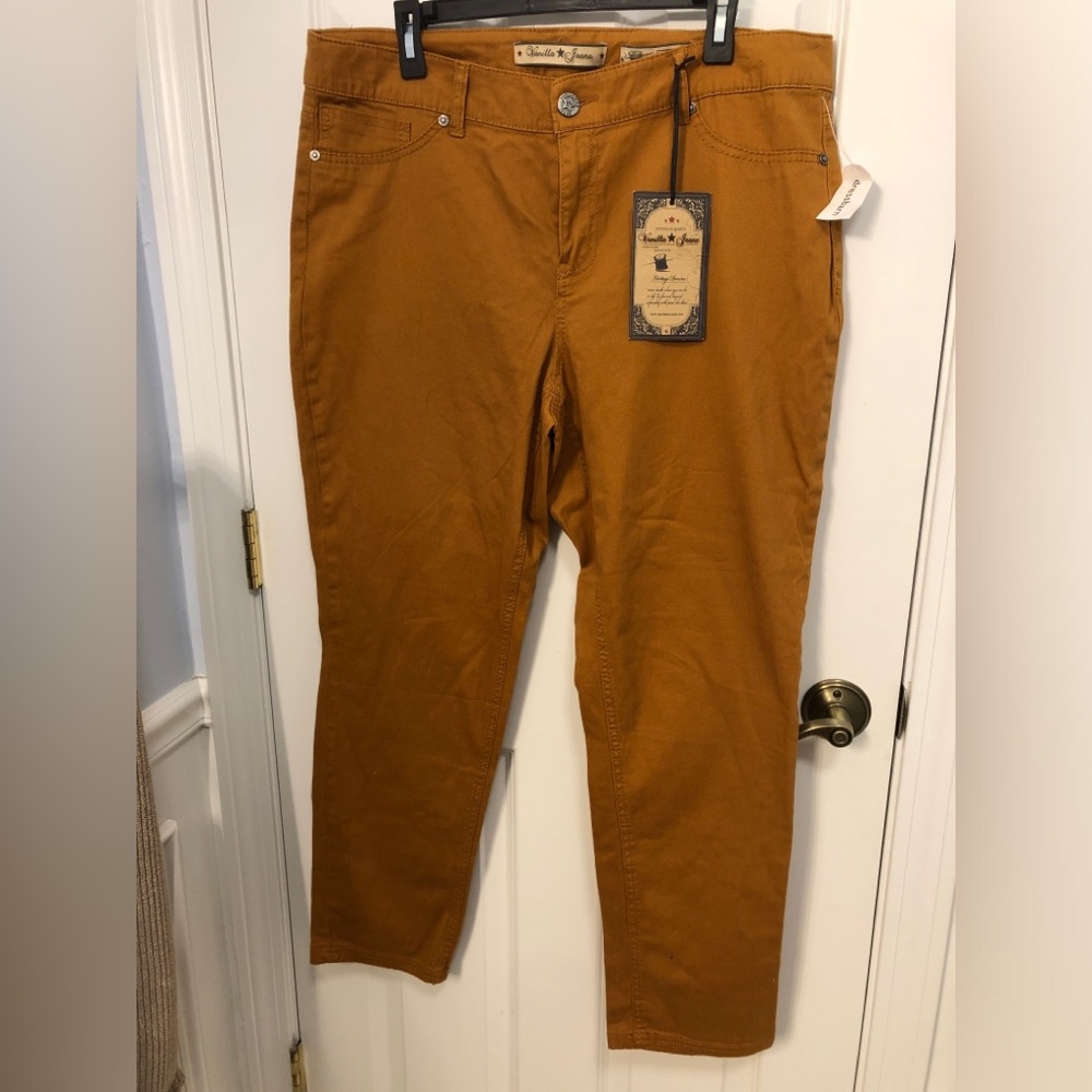 Vanilla Star  Jeans by Dress Barn.  Skinny fit. Great color. Size 18